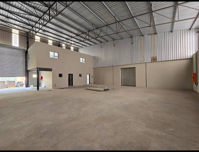 350M² WAREHOUSE TO LET IN CLEVELAND